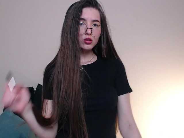 Live sex webcam photo for LeeLoo4 #273481535