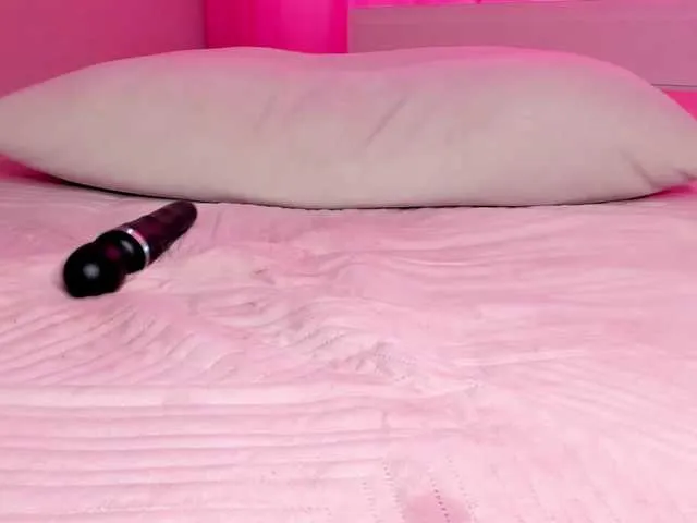 Live sex webcam photo for LeenyLipss #277547376