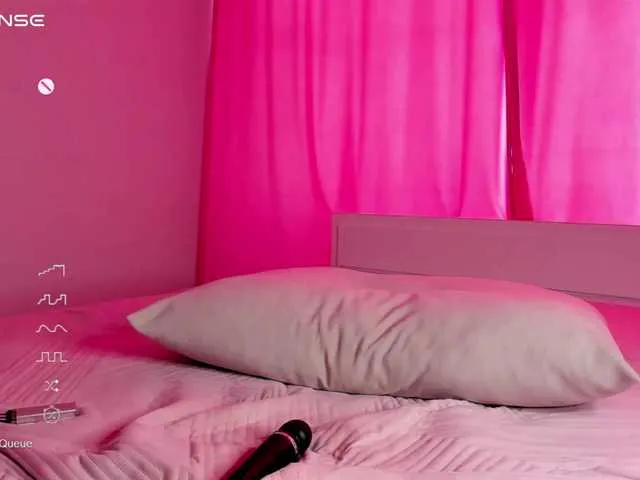 Live sex webcam photo for LeenyLipss #277554057