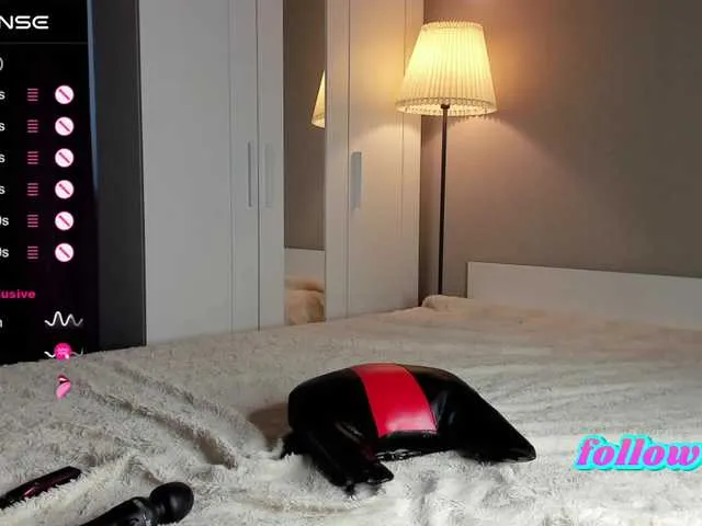 Live sex webcam photo for LeenyLipss #290142774