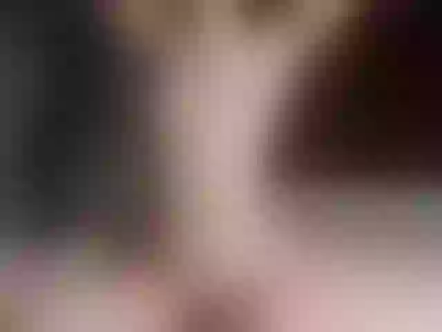 Live sex webcam photo for LeenyLipss #290471940