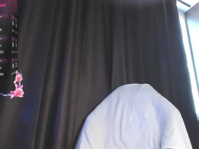 Live sex webcam photo for LeenyLipss #291259457