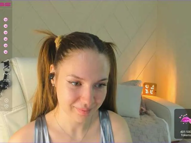 Live sex webcam photo for Leesiar #275586464