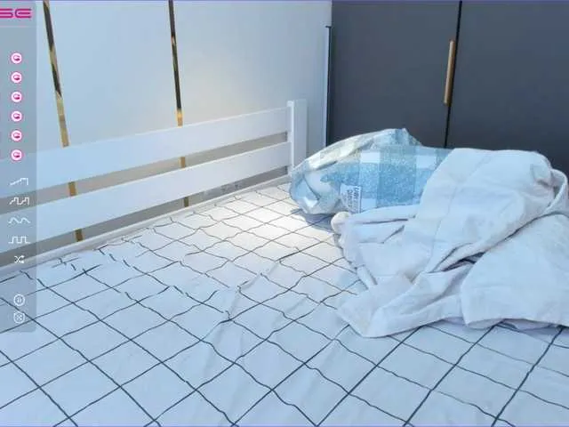 Live sex webcam photo for Leesiar #275612240