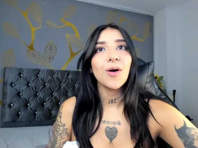 Live sex webcam photo for LeiaWong #277122891