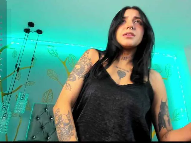 Live sex webcam photo for LeiaWong #277163711