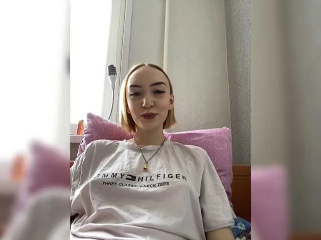 Live sex webcam photo for LeksiCool #273114471