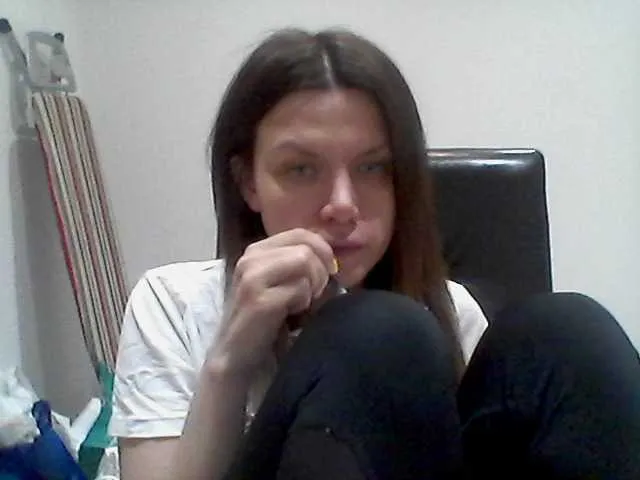 Live sex webcam photo for Lena6629 #273035632