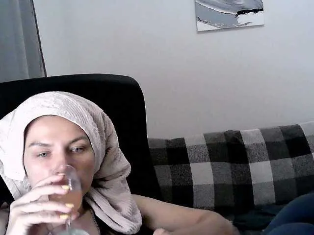 Live sex webcam photo for Lena6629 #274516109