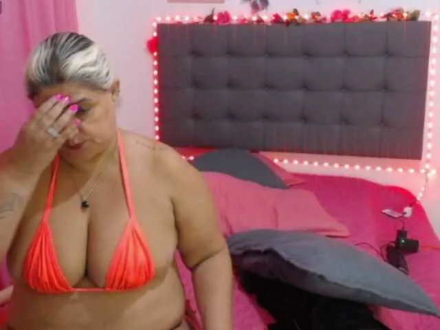 Live sex webcam photo for LenaDiaz #292737193