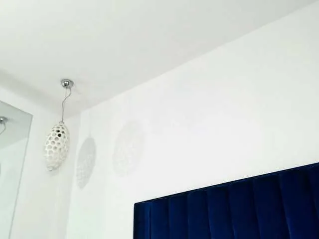 Live sex webcam photo for LenaLewis #277975391