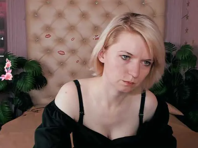 Live sex webcam photo for LenaPaulles #290334880