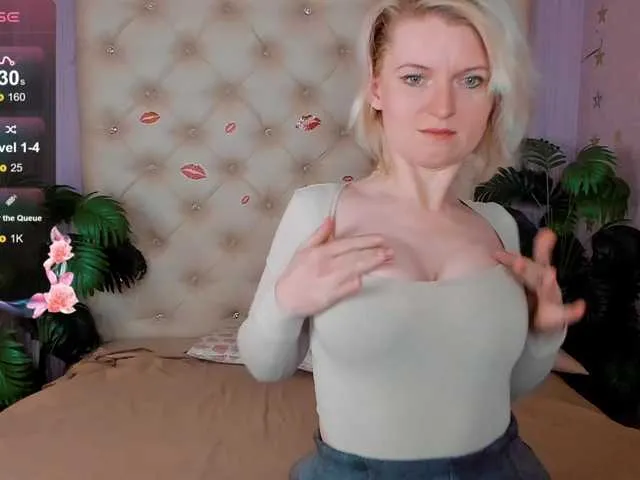 Live sex webcam photo for LenaPaulles #290353623