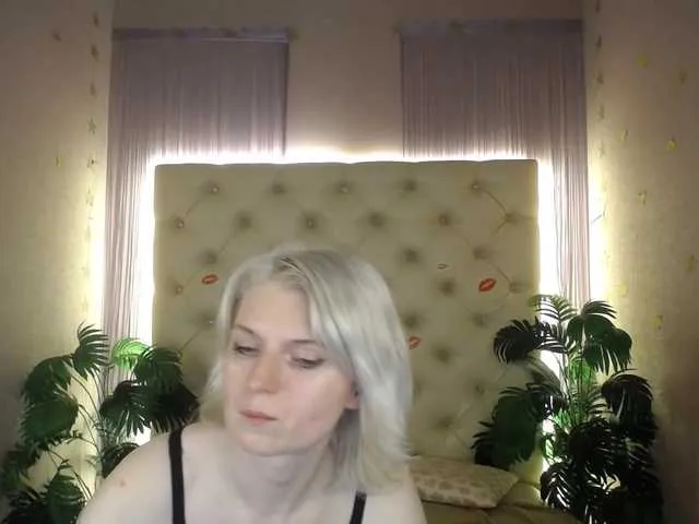 Live sex webcam photo for LenaPaulles #290400376