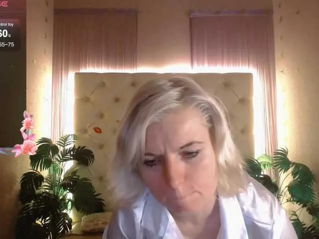 Live sex webcam photo for LenaPaulles #290414876