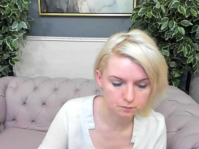 Live sex webcam photo for LenaPaulles #290451604