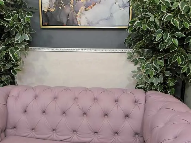 Live sex webcam photo for LenaPaulles #290452833