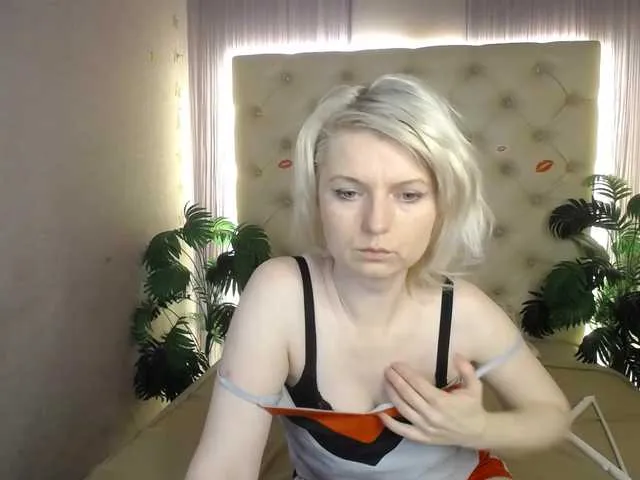 Live sex webcam photo for LenaPaulles #290493094