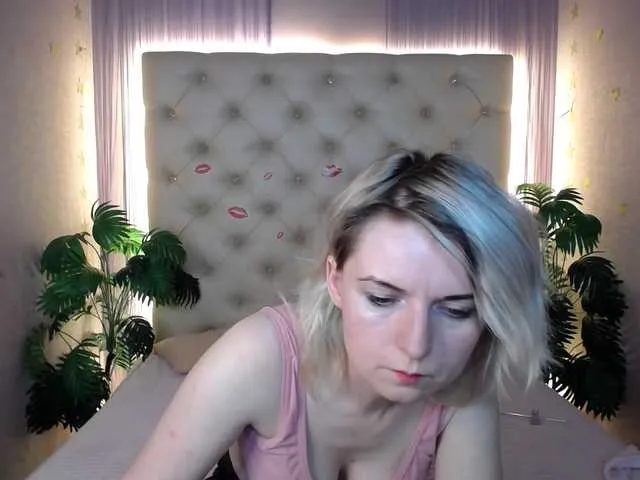 Live sex webcam photo for LenaPaulles #290640610