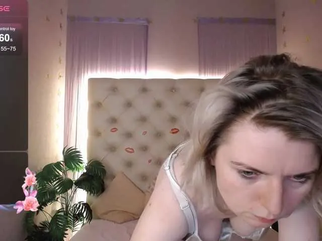 Live sex webcam photo for LenaPaulles #290683526