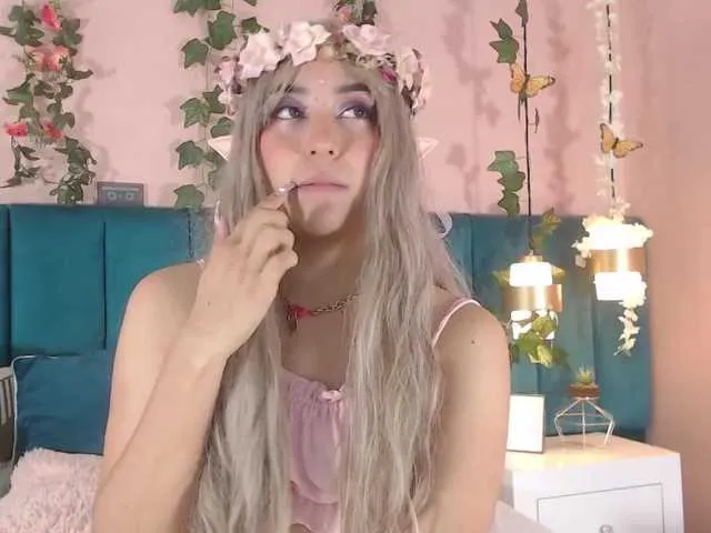 Live sex webcam photo for LennaHale #271905442