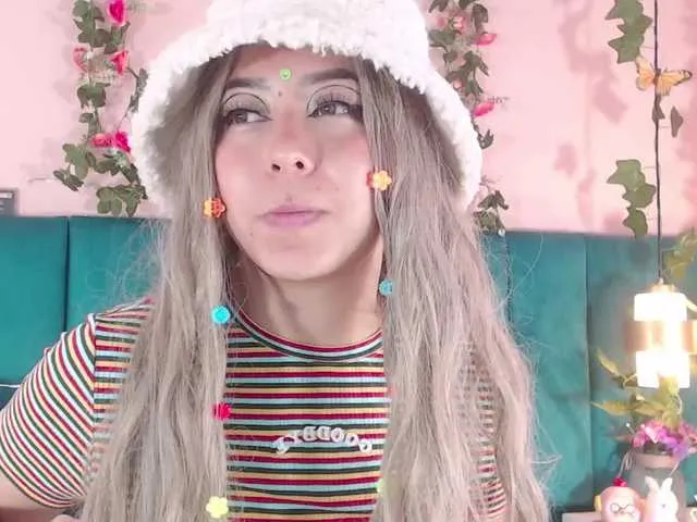 Live sex webcam photo for LennaHale #272157128