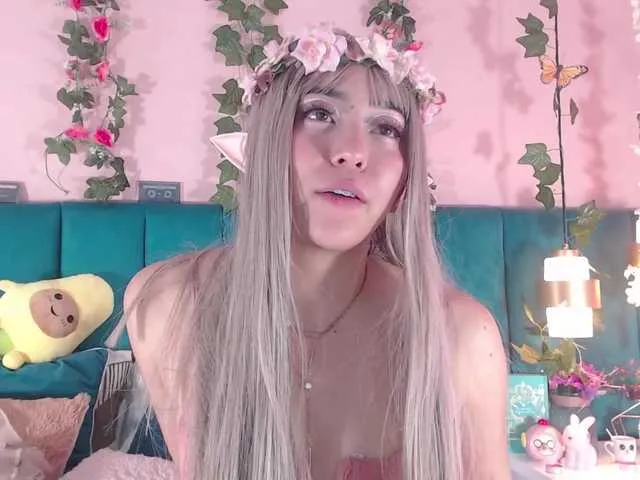 Live sex webcam photo for LennaHale #272354352