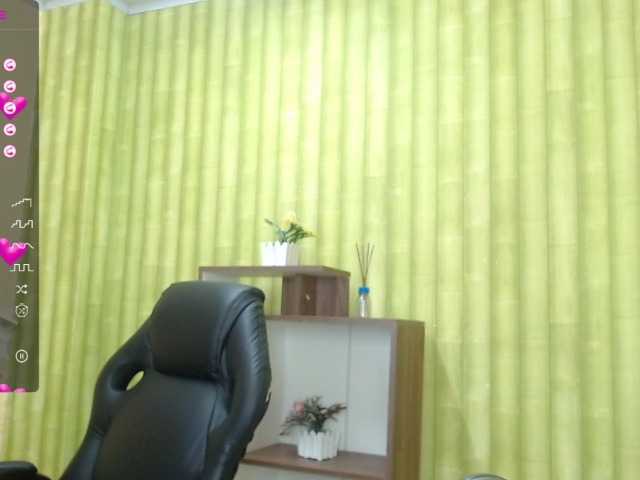 Live sex webcam photo for LennaWest #276323322