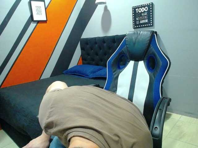 Live sex webcam photo for Leo1608a #276170885