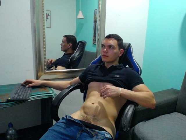 Live sex webcam photo for Leo1608a #276220359