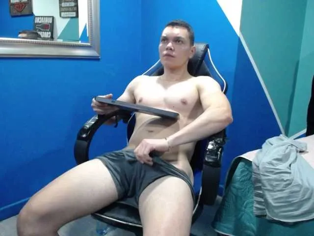 Live sex webcam photo for Leo1608a #276306206