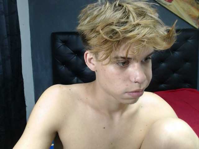 Live sex webcam photo for LeoDavis #276195359