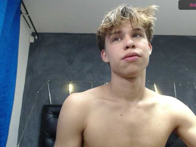 Live sex webcam photo for LeoDavis #276917405