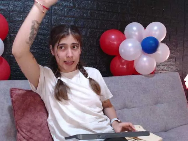 Live sex webcam photo for LeoftAngelique #275649767