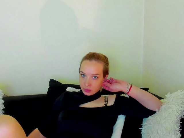 Live sex webcam photo for LeonaErin #276387435