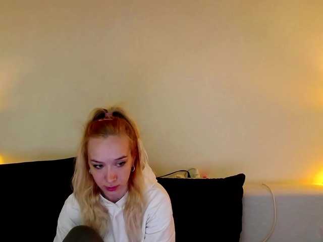 Live sex webcam photo for LeonaErin #276610771