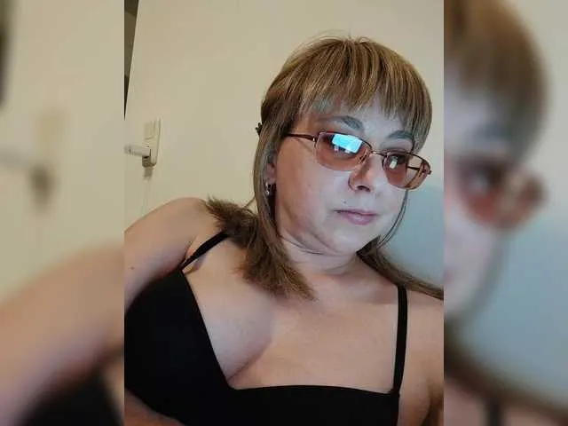 Live sex webcam photo for LeonaSplash #290016575