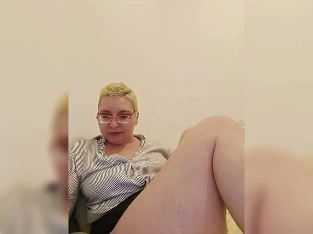 Live sex webcam photo for LeonaSplash #290342360