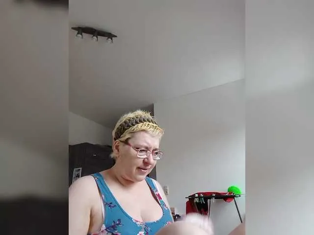 Live sex webcam photo for LeonaSplash #290744216