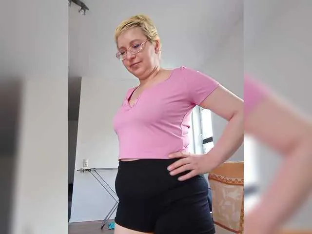 Live sex webcam photo for LeonaSplash #290834594