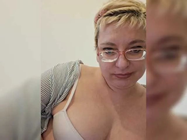 Live sex webcam photo for LeonaSplash #290863938