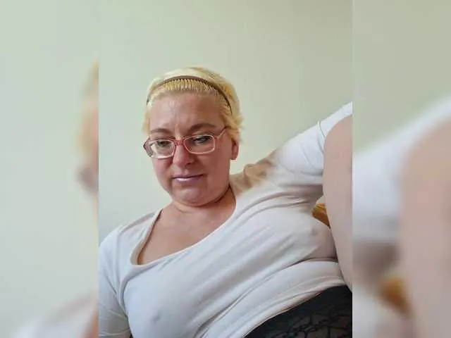 Live sex webcam photo for LeonaSplash #290972836