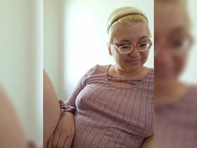 Live sex webcam photo for LeonaSplash #290979959