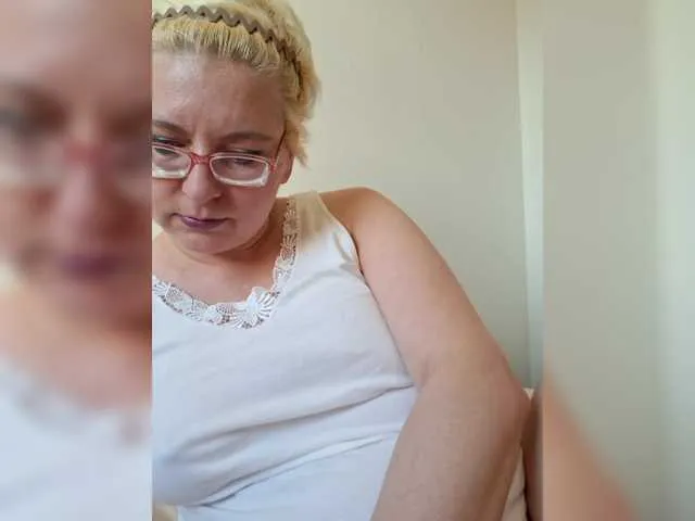 Live sex webcam photo for LeonaSplash #290998256