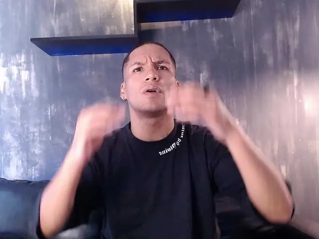 Live sex webcam photo for Leonardo-Jara #288512770