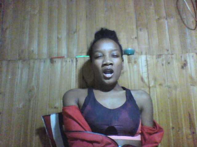 Live sex webcam photo for Leonette2 #277942925