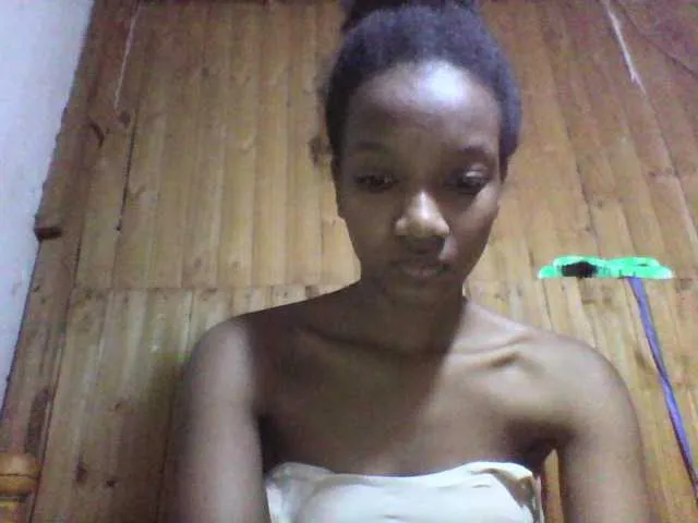 Live sex webcam photo for Leonette2 #278065690