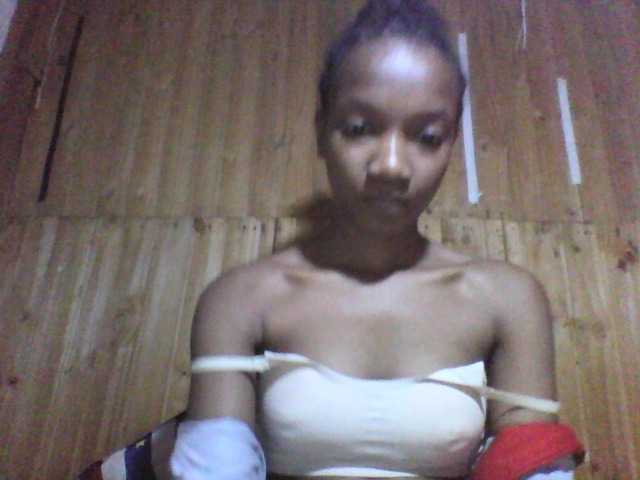 Live sex webcam photo for Leonette2 #278125203