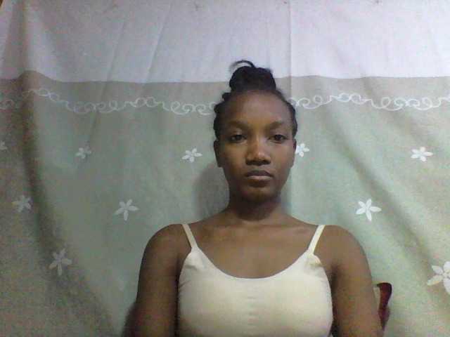 Live sex webcam photo for Leonette2 #278132242