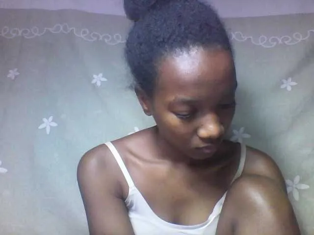 Live sex webcam photo for Leonette2 #290337510